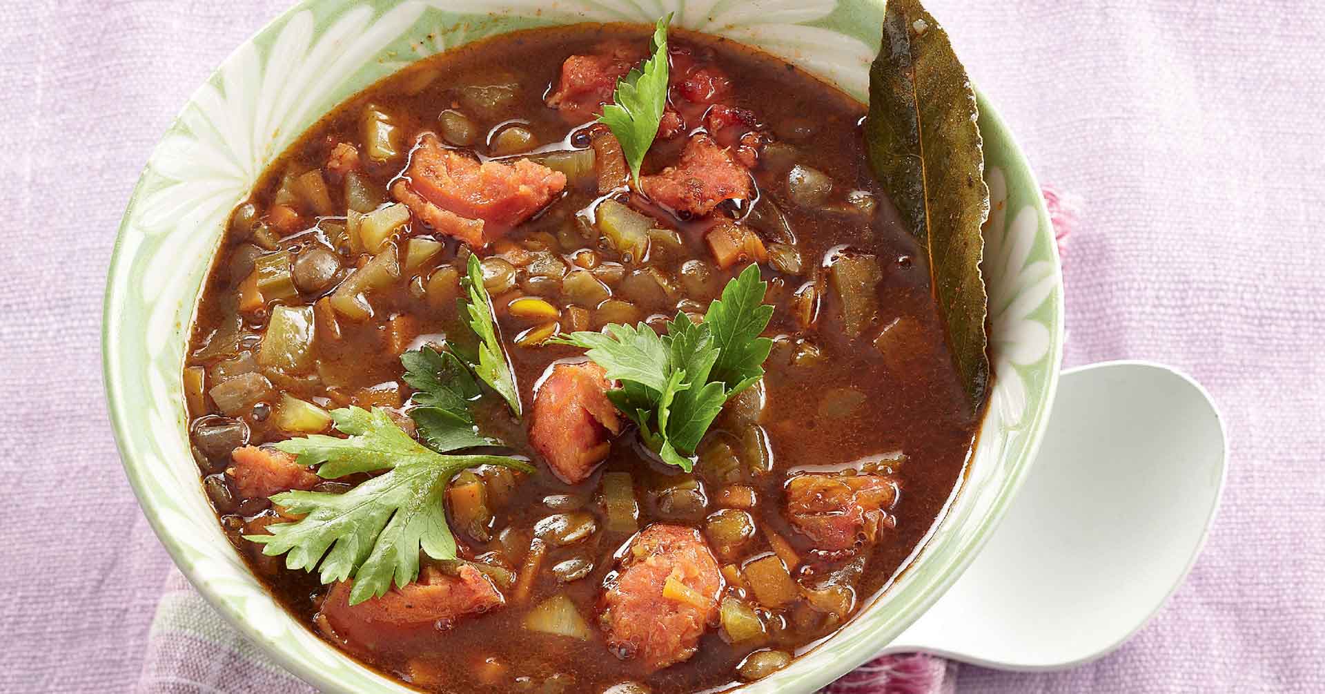 Receta fácil de sopa de lenteja con chorizo