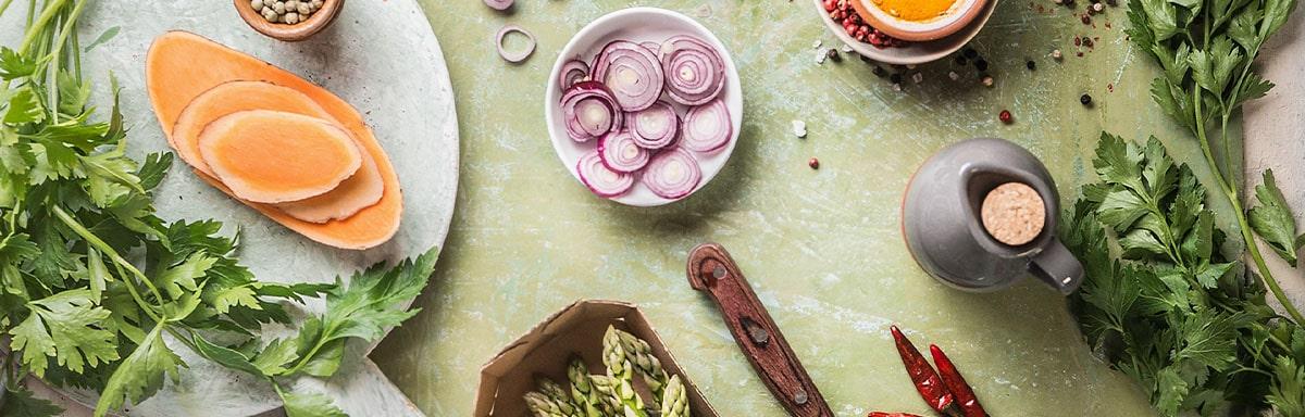 Mesa con vegetales frescos