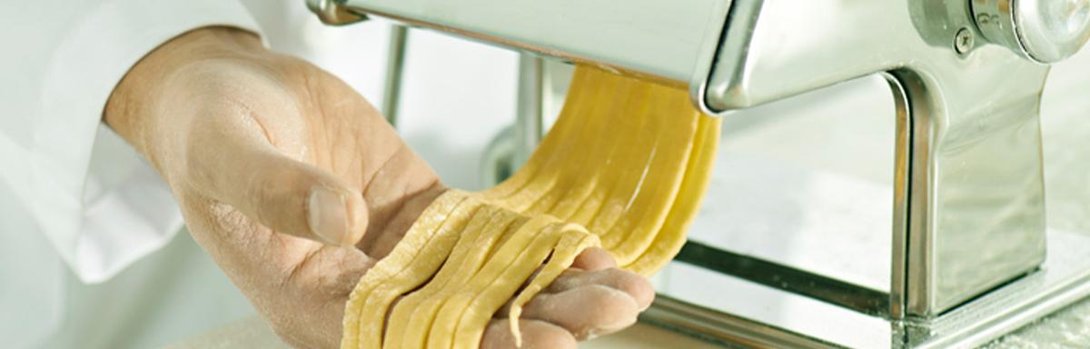 Máquina y masa para hacer pasta casera