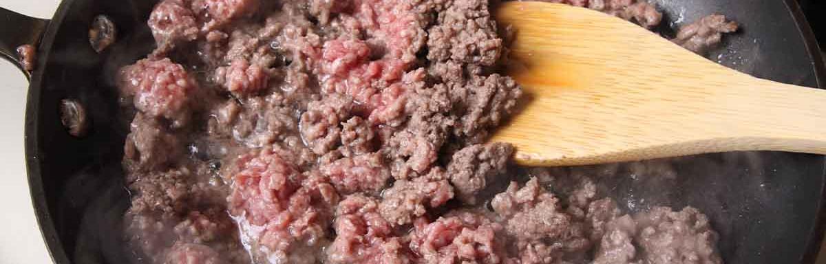 Hay muchas recetas populares con carne molida, como albóndigas o salsa boloñesa.