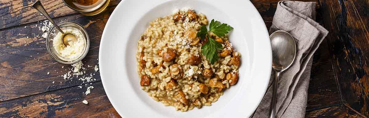 El risotto es una receta con champiñones deliciosa.