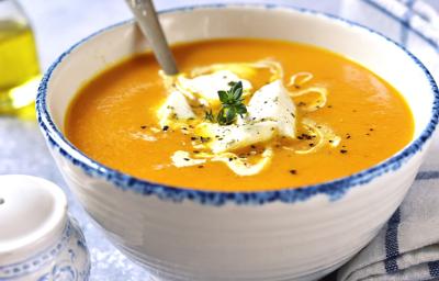 Crema casera de calabaza con crema de leche y queso