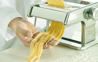 Máquina y masa para hacer pasta casera Máquina y masa para hacer pasta casera