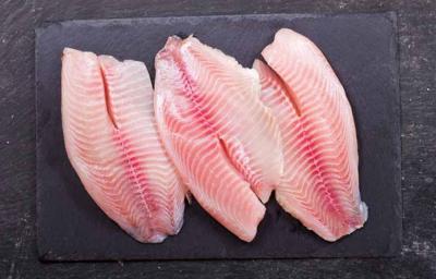 Filetes cortados y preparados para cocinar un pescado. Filetes cortados y preparados para cocinar un pescado.
