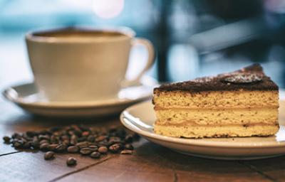 Una crema para rellenar en con una torta de café. Una crema para rellenar en con una torta de café.