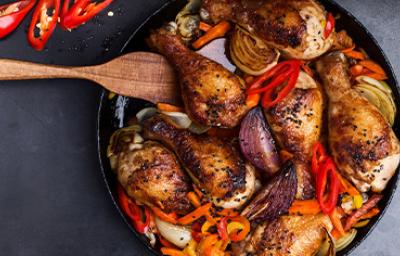 Un pollo agridulce con verduras.