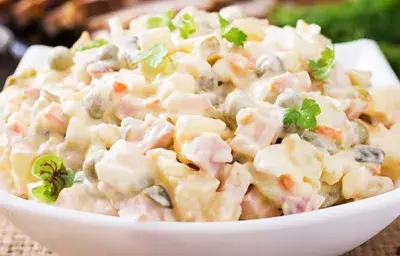 Salată de cartofi de Crăciun Salată de cartofi de Crăciun