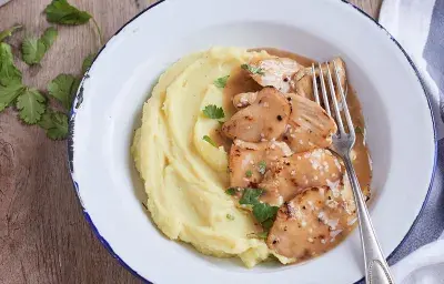 Pollo agridulce con pure de papa al curry Pollo agridulce con pure de papa al curry