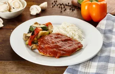 Pollo en salsa de pimentón Pollo en salsa de pimentón