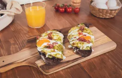 HUEVOS al PESTO con Media Crema NESTLÉ® HUEVOS al PESTO con Media Crema NESTLÉ®