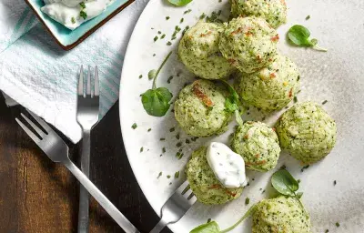 Albóndigas de papa y avena con brócoli y jamón Albóndigas de papa y avena con brócoli y jamón