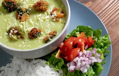 Crema de brócoli crocante y queso Crema de brócoli crocante y queso