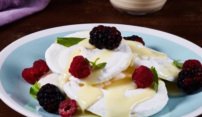 Pavlovas de maracuyá y frambuesa