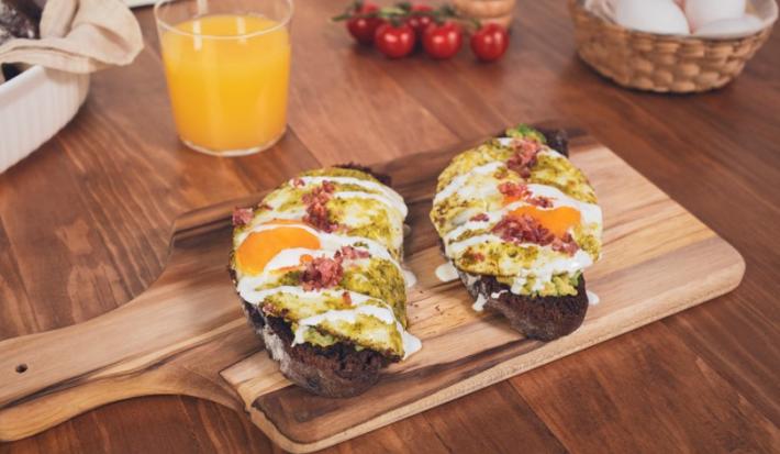 HUEVOS al PESTO con Media Crema NESTLÉ®