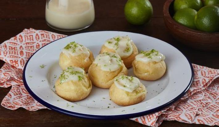 Profiteroles de chessecake de limón